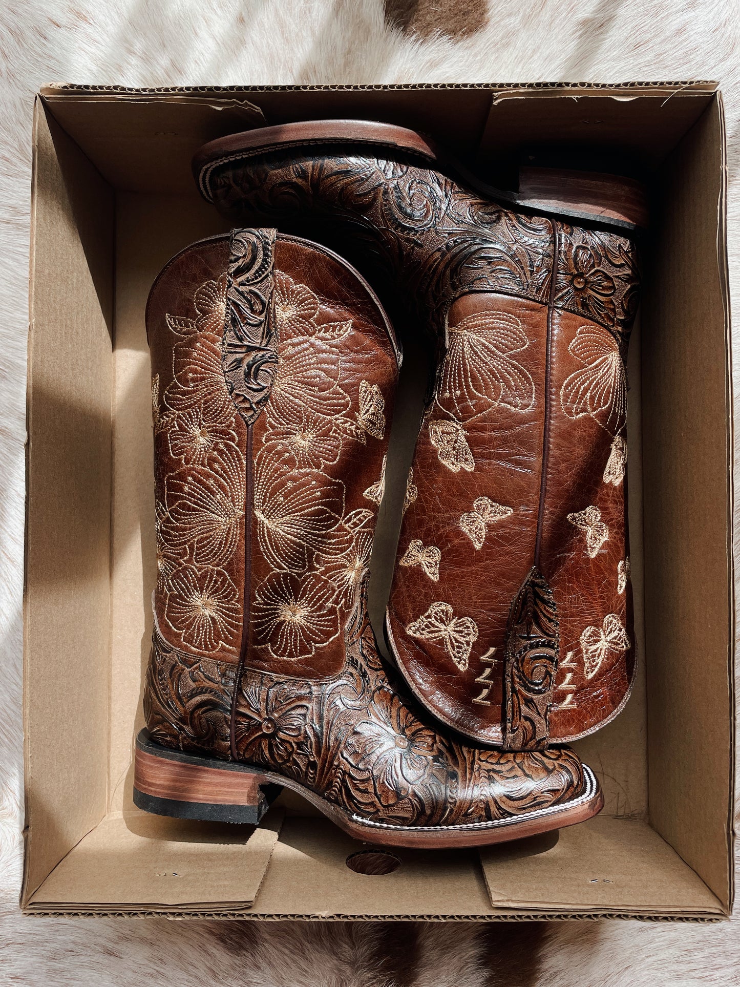 MARIPOSA CINCELADA CHOCOLATE